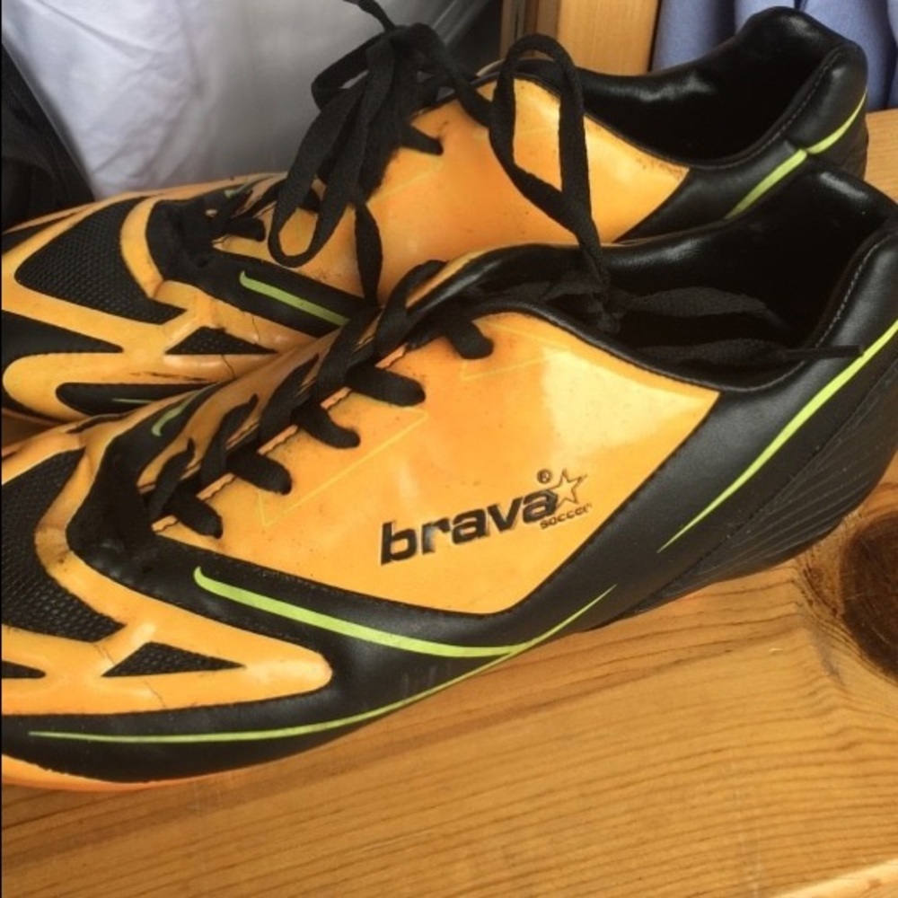 brava soccer shoes